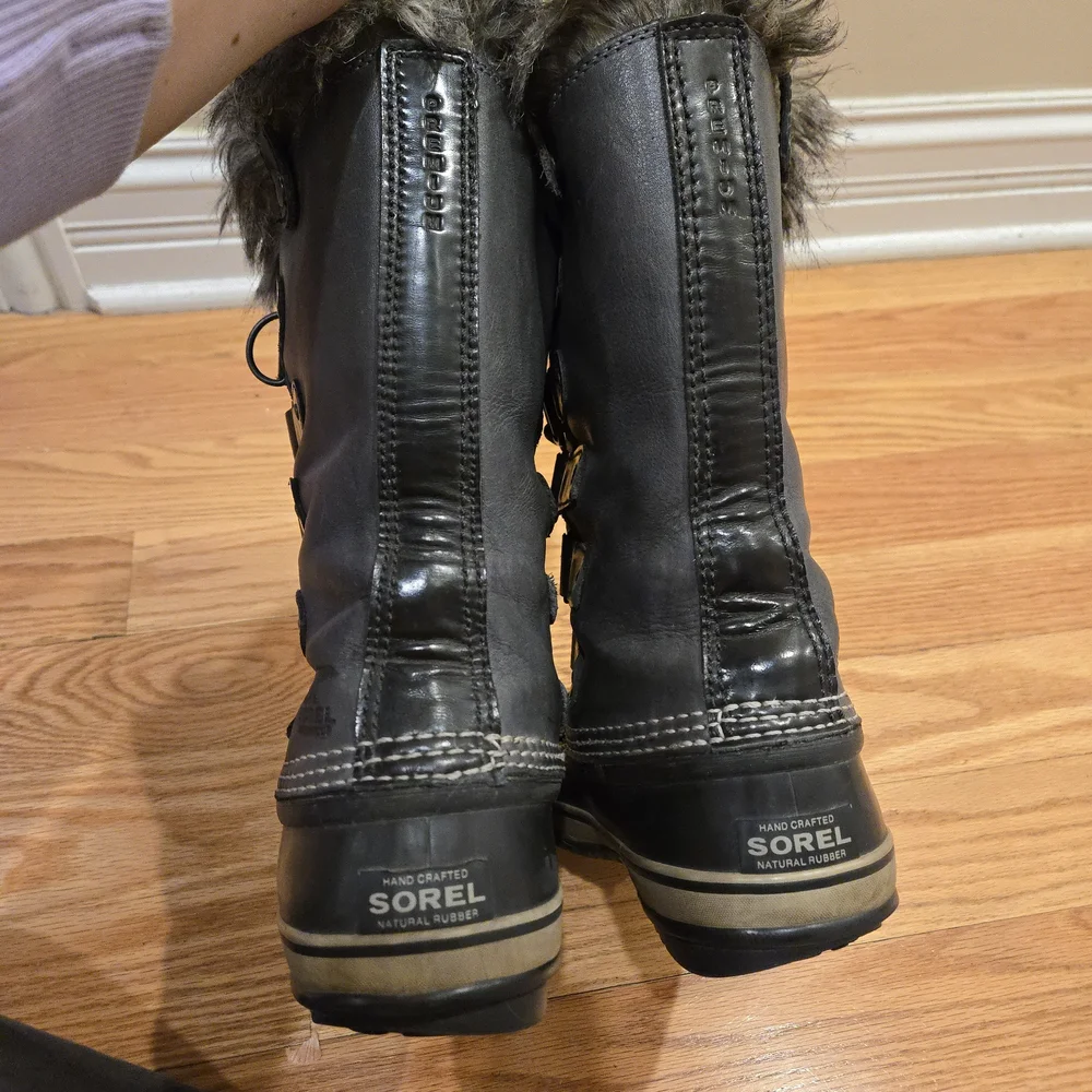Sorel Joan of Arctic Black and Gray Waterproof Winter Boots Faux Fur Cuff CW3